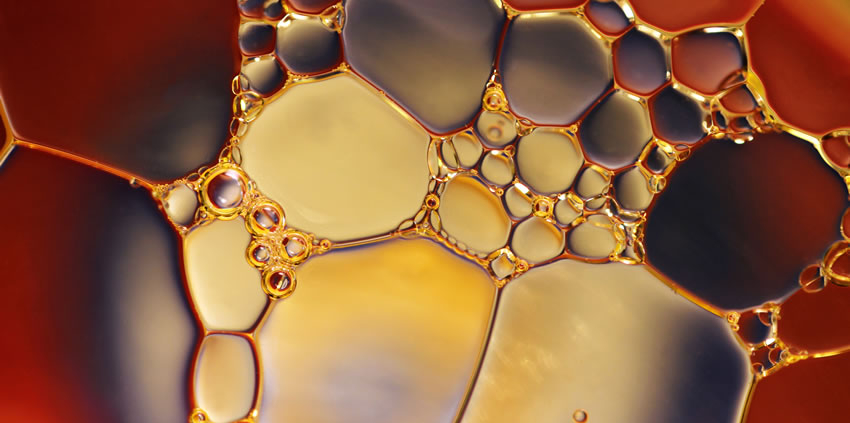How does foam form in oil?